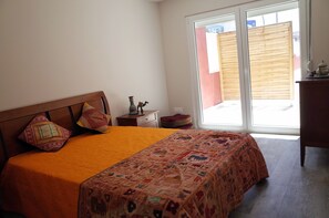 2 Schlafzimmer, Schreibtisch, schallisolierte Zimmer