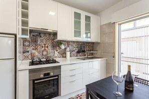 Fridge, microwave, oven, stovetop - Magic Theater Faro Center (Faro)