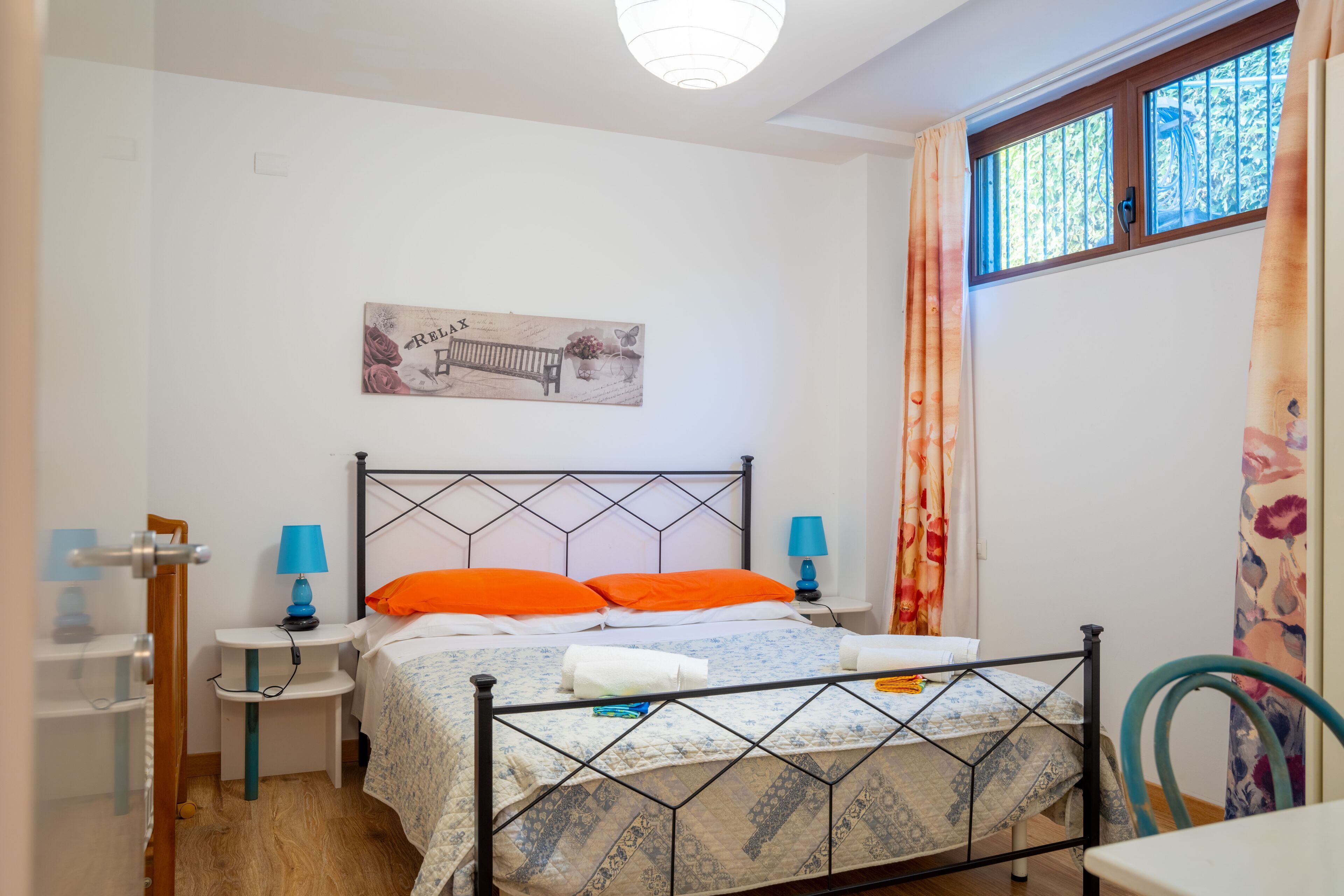 4 camere, ferro/asse da stiro, Wi-Fi gratuito, lenzuola