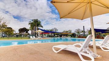 2 outdoor pools