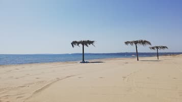 Una spiaggia nelle vicinanze, teli da spiaggia