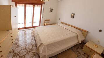 3 makuuhuonetta, silitysrauta/-lauta, ilmainen Wi-Fi, vuodevaatteet