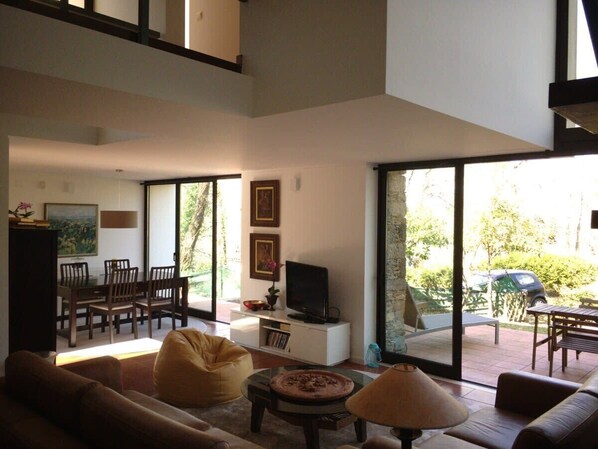 TV, fireplace, offices