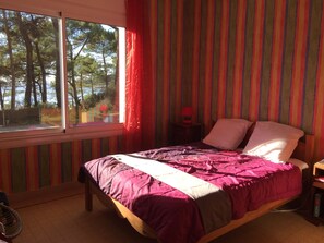 5 bedrooms, iron/ironing board, travel crib, free WiFi