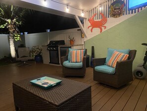 Terrace/patio - Island Surf Retreat  -  Beach - Surf - Kayak - Bike -    North Hutchinson Island (Fort Pierce)