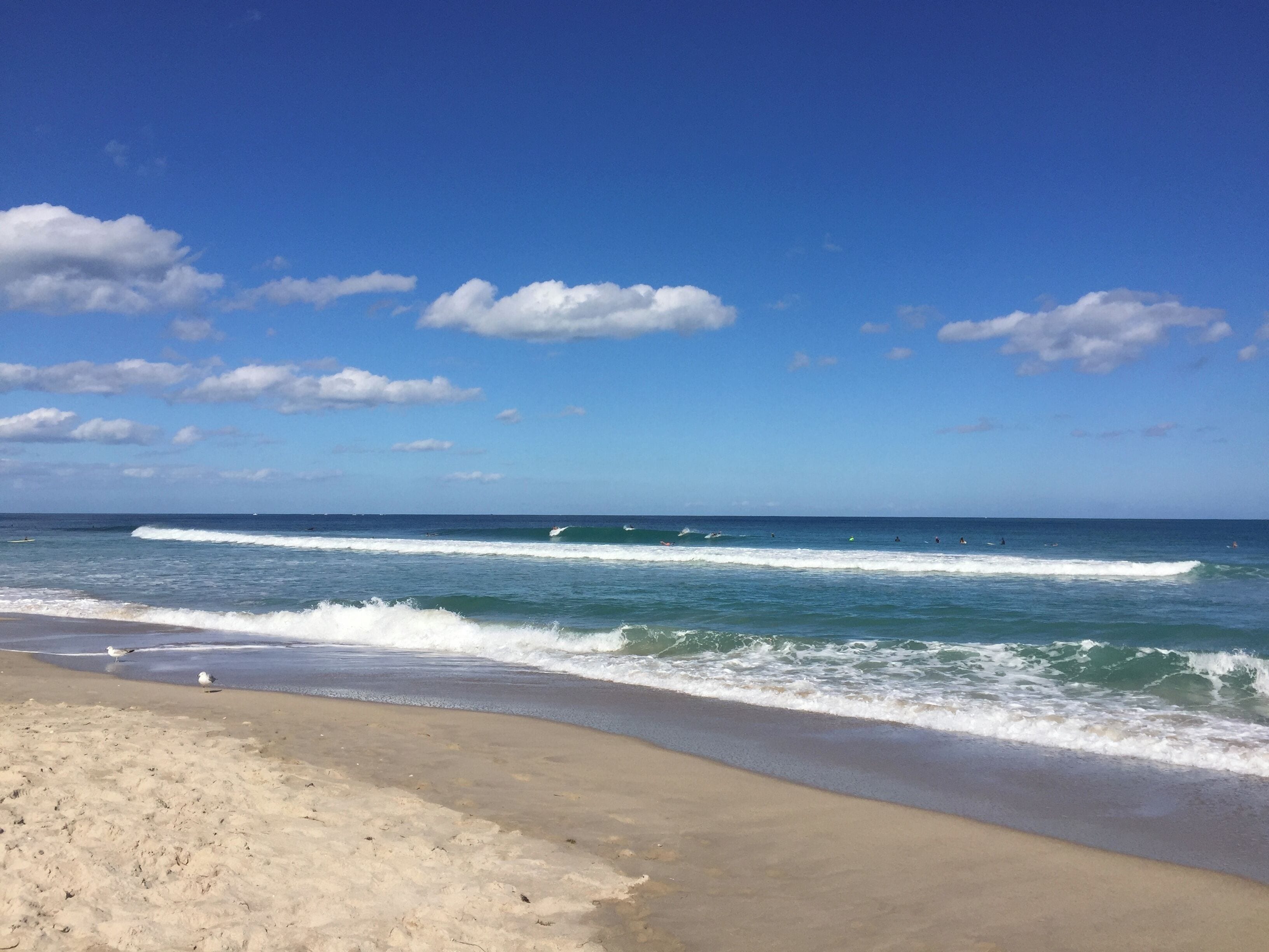 Beach nearby, sun loungers, beach towels