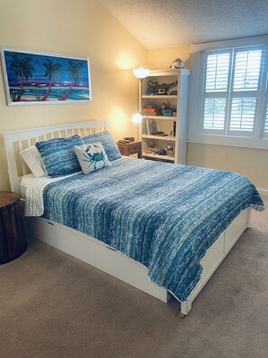 1 bedroom, desk, iron/ironing board, travel cot - Island Surf Retreat  -  Beach - Surf - Kayak - Bike -    North Hutchinson Island (Fort Pierce)