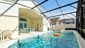 Piscina all'aperto, una piscina riscaldata