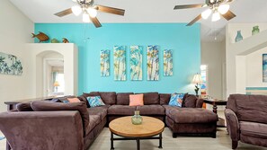 智能电视、电子游戏、DVD 播放器、桌上足球