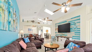 Älytelevisio, videopelejä, DVD-soitin, pöytäjalkapallopöytä