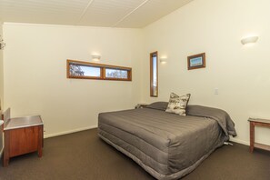 Classic Double Room, 1 King Bed, Mountain View | 1 bedroom, premium bedding, desk, free WiFi - Naseby Trail Lodge (Naseby)