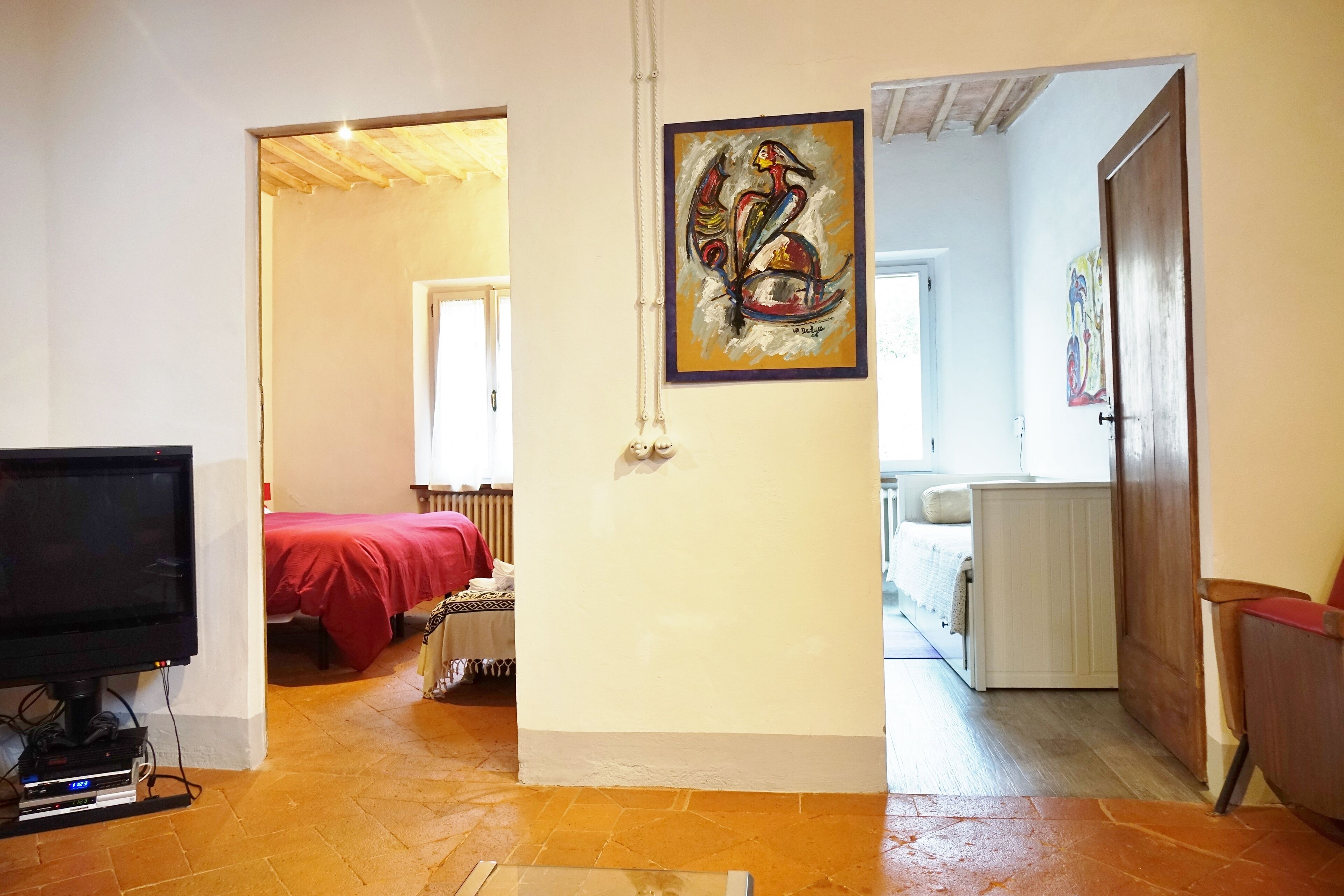 2 chambres, bureau, fer et planche à repasser, lit parapluie