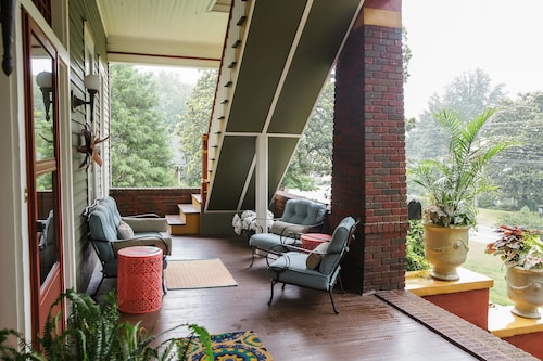 Bear House 1890, Sherfey Suite, Perfect Getaway, Walk to Cafes, Outdoor Activity