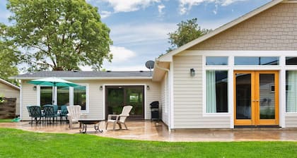 Remodeled Foothills Home-Backs to Open Space, Close to BSU, Bike path, etc