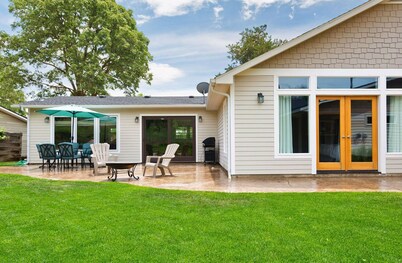 Remodeled Foothills Home-Backs to Open Space, Close to BSU, Bike path, etc