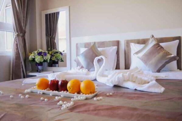 Superior Room, Sea View | Minibar, desk, iron/ironing board, free WiFi