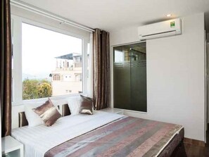 Chambre Double Deluxe | Minibar, bureau, fer et planche à repasser, Wi-Fi gratuit