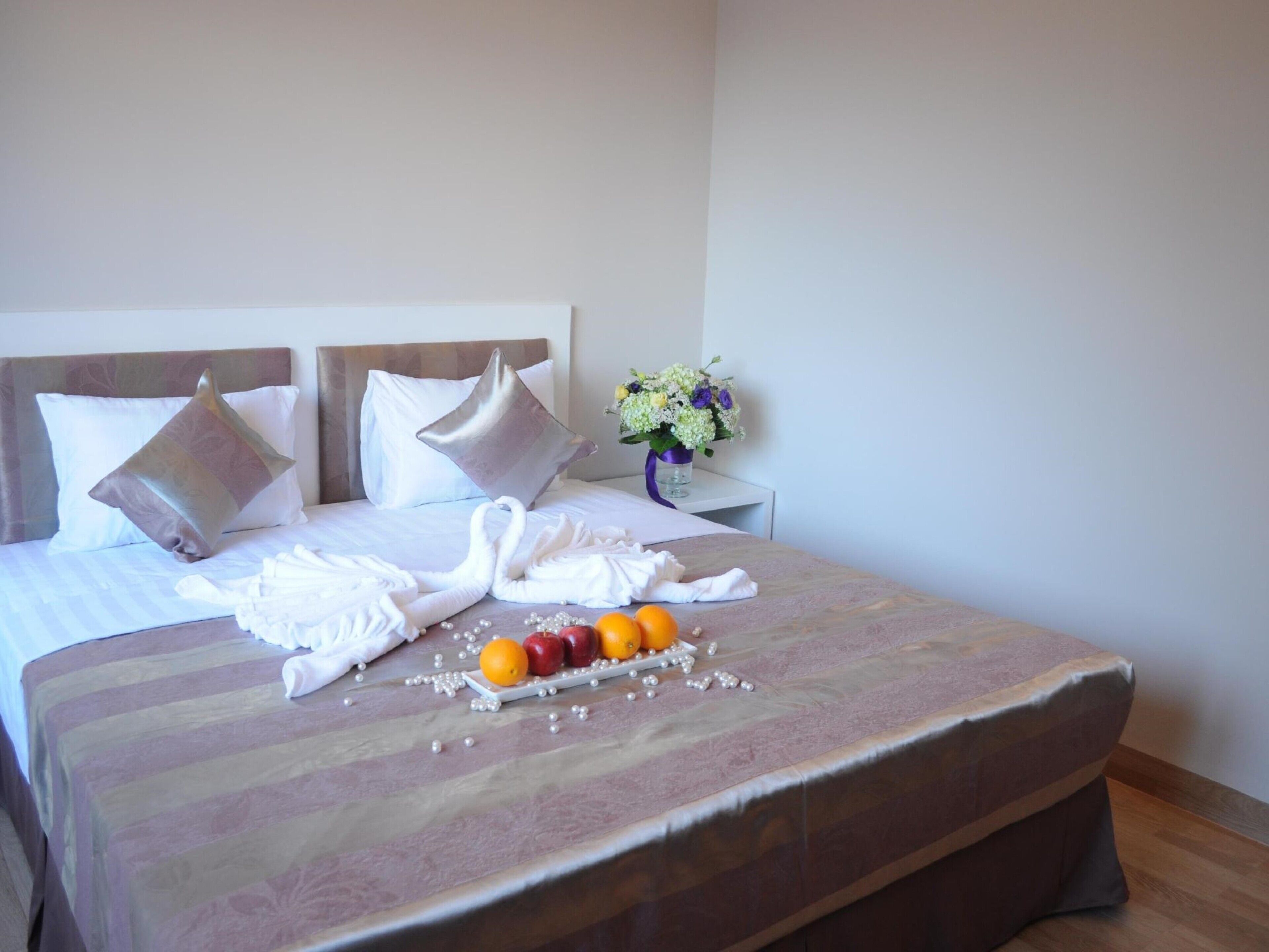 standard double room | minibar, desk, iron/ironing board, free wifi
