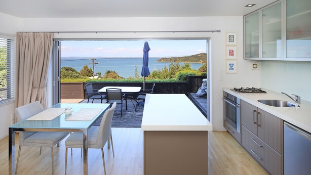 Superior House, 1 Bedroom | In-room dining - The Point (Waiheke Island)