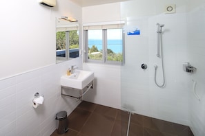 Superior House, 1 Bedroom | Bathroom - The Point (Waiheke Island)