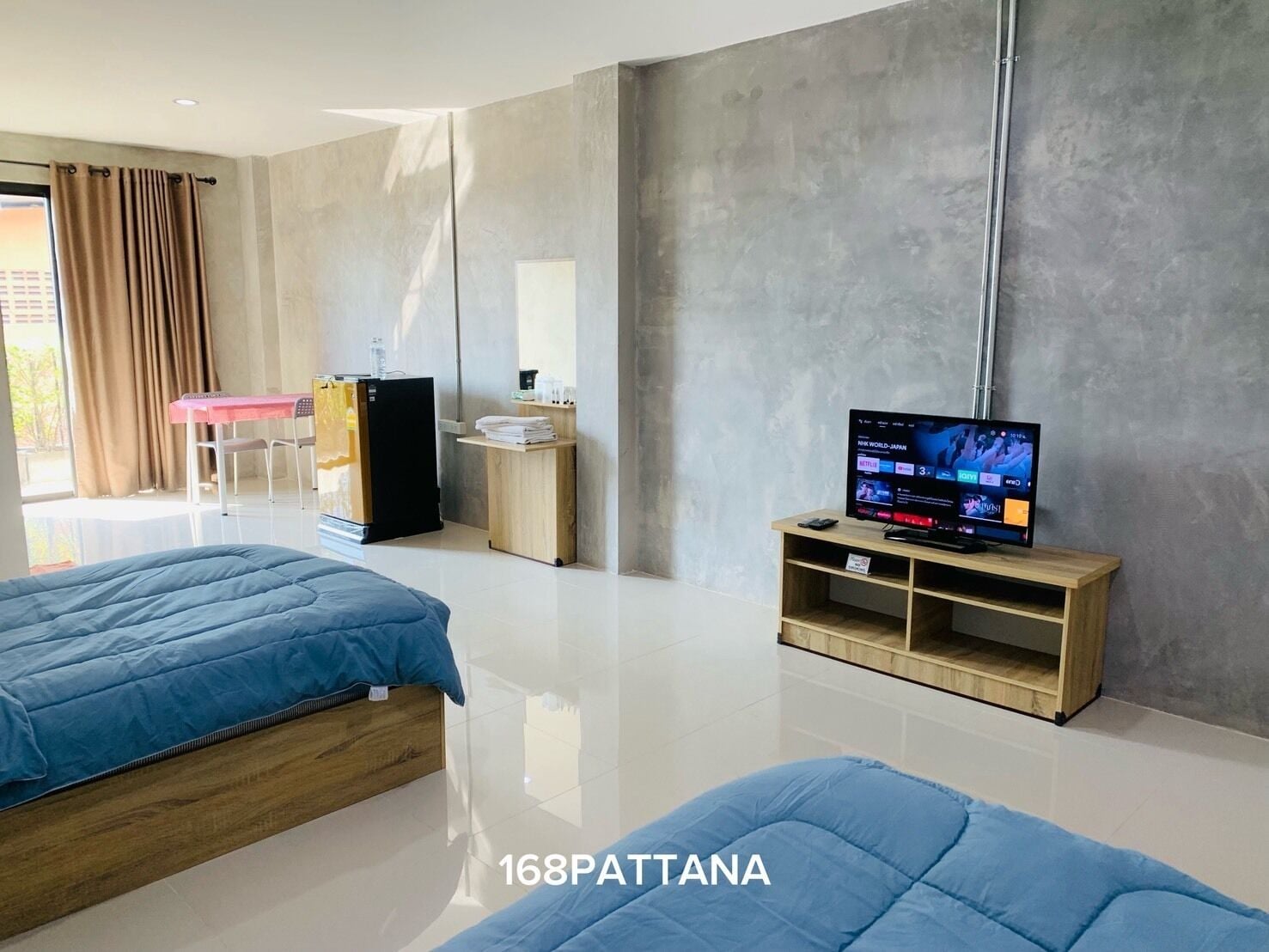 Habitación Deluxe con 2 camas individuales | Escritorio, espacio para trabajar con laptop, camas extra y wifi gratis 