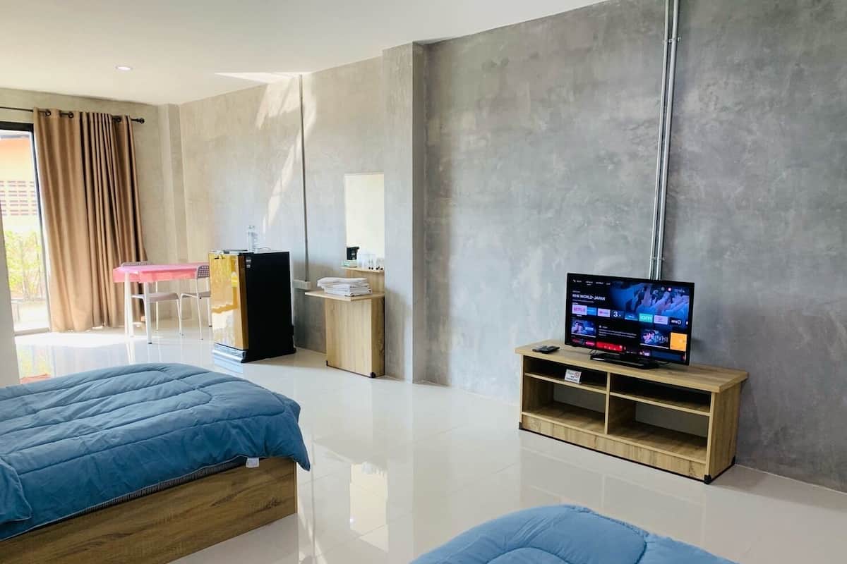 Habitación Deluxe con 2 camas individuales | Escritorio, espacio para trabajar con laptop, camas extra y wifi gratis