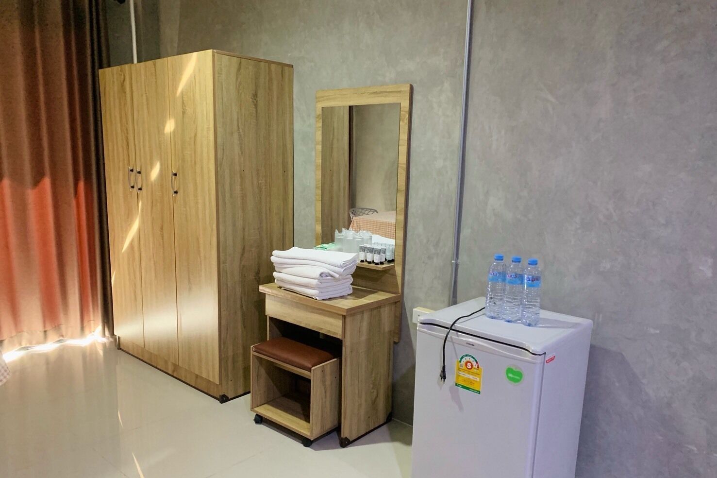 Habitación triple estándar | Escritorio, espacio para trabajar con laptop, camas extra y wifi gratis 