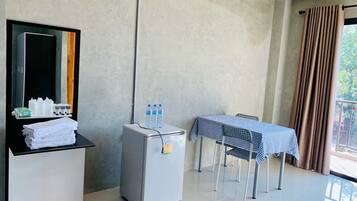 Standard Triple Room | Desk, laptop workspace, rollaway beds, free WiFi