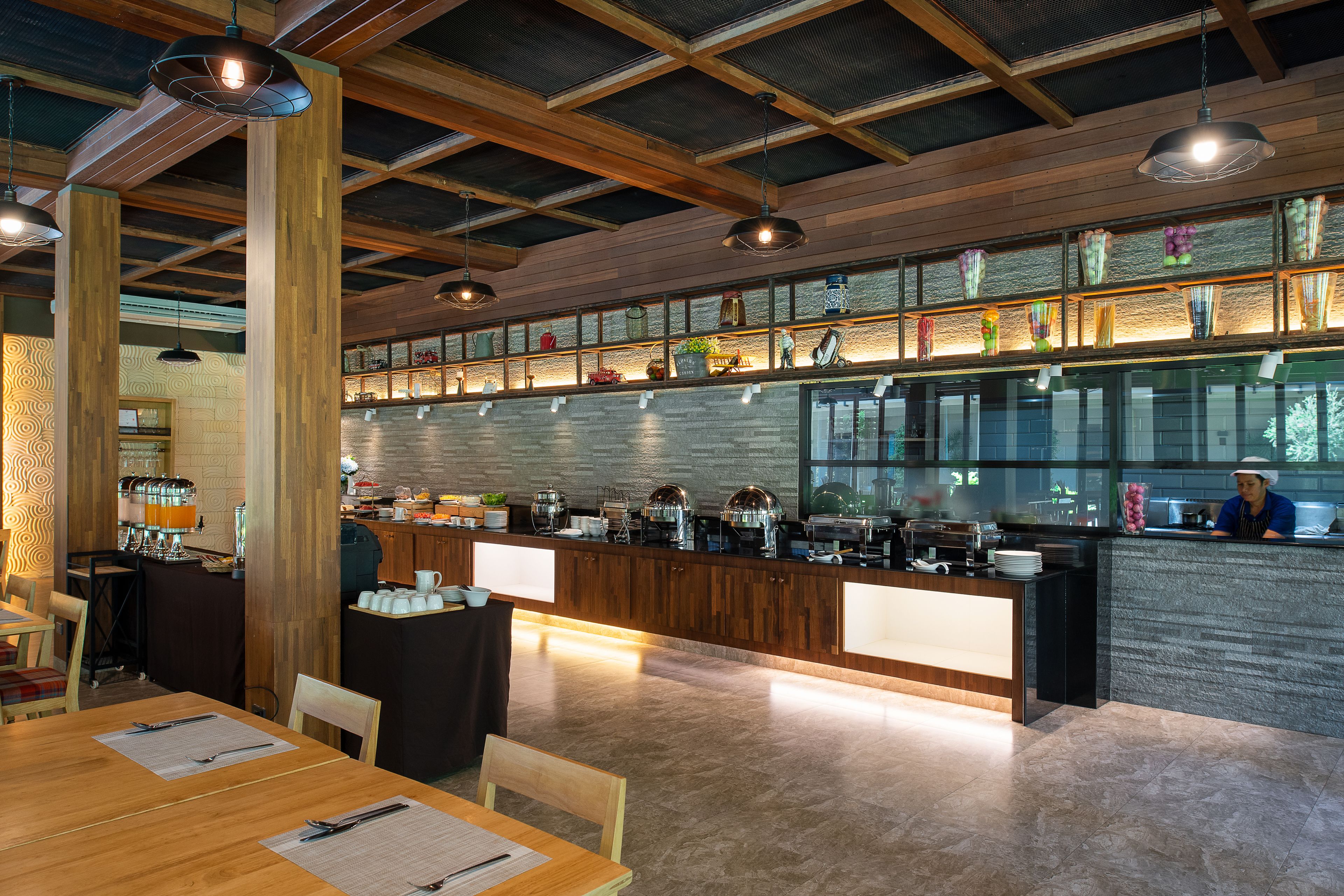 daily buffet breakfast (thb 350 per person)