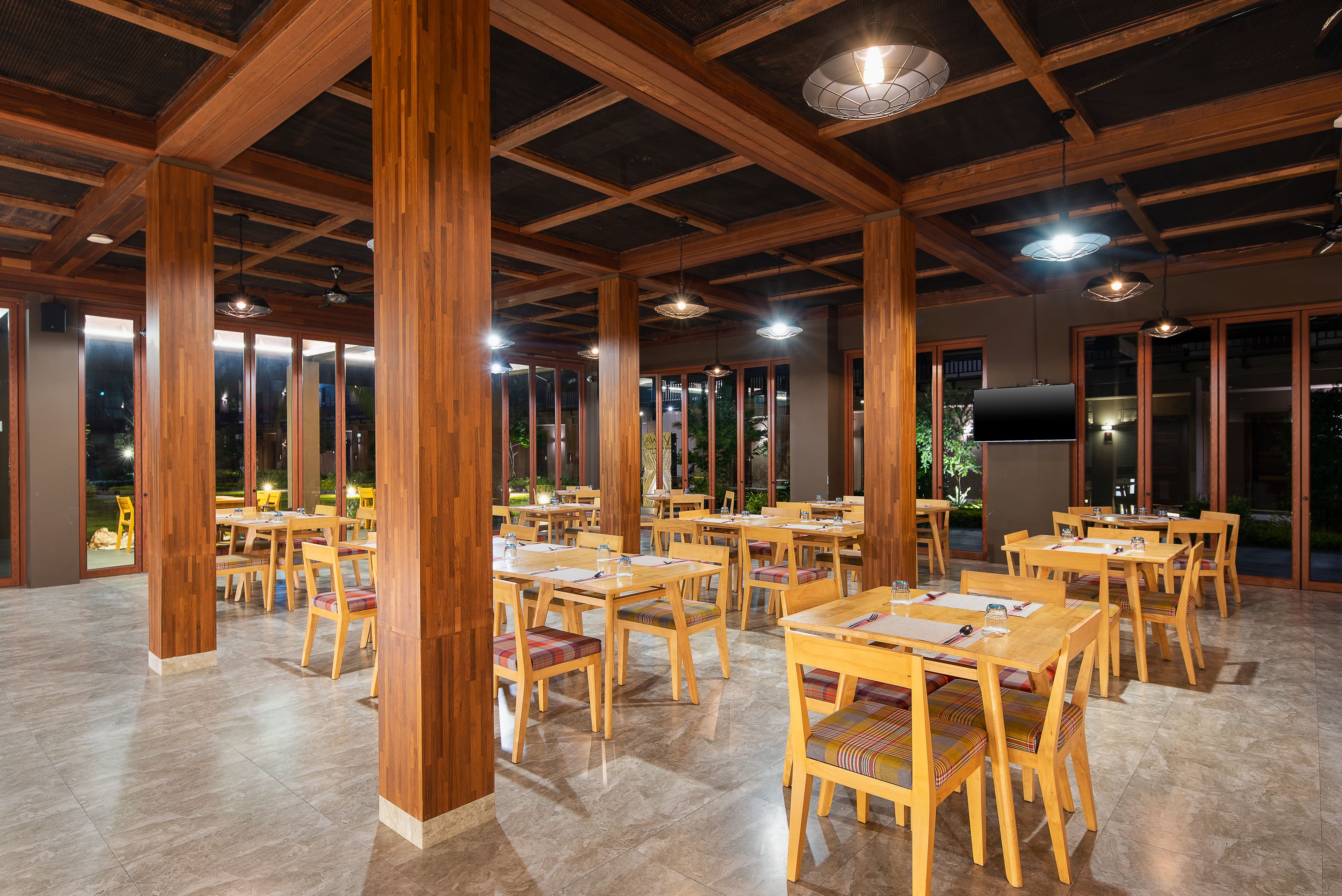 breakfast, lunch, dinner served; thai cuisine