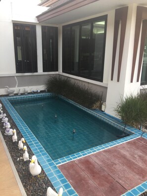 Pool - Grand Lopburi Hotel (Lop Buri)