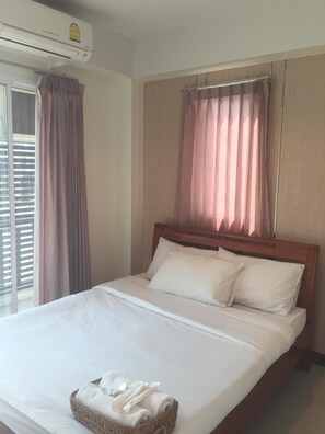 Desk, rollaway beds, free WiFi - Grand Lopburi Hotel (Lop Buri)