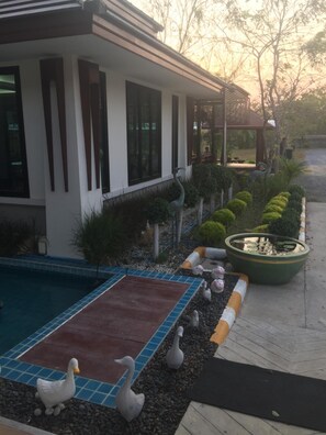 Pool - Grand Lopburi Hotel (Lop Buri)