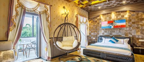 Suite Royale, 1 trÚs grand lit, balcon, vue cour intérieure | Salle de bain | Douche, douche à « effet pluie », articles de toilette gratuits
