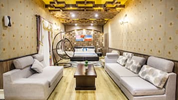 Royal Suite | Premium bedding, minibar, in-room safe, individually decorated