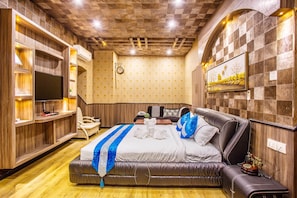 Superior Double Room, 1 King Bed, Courtyard View