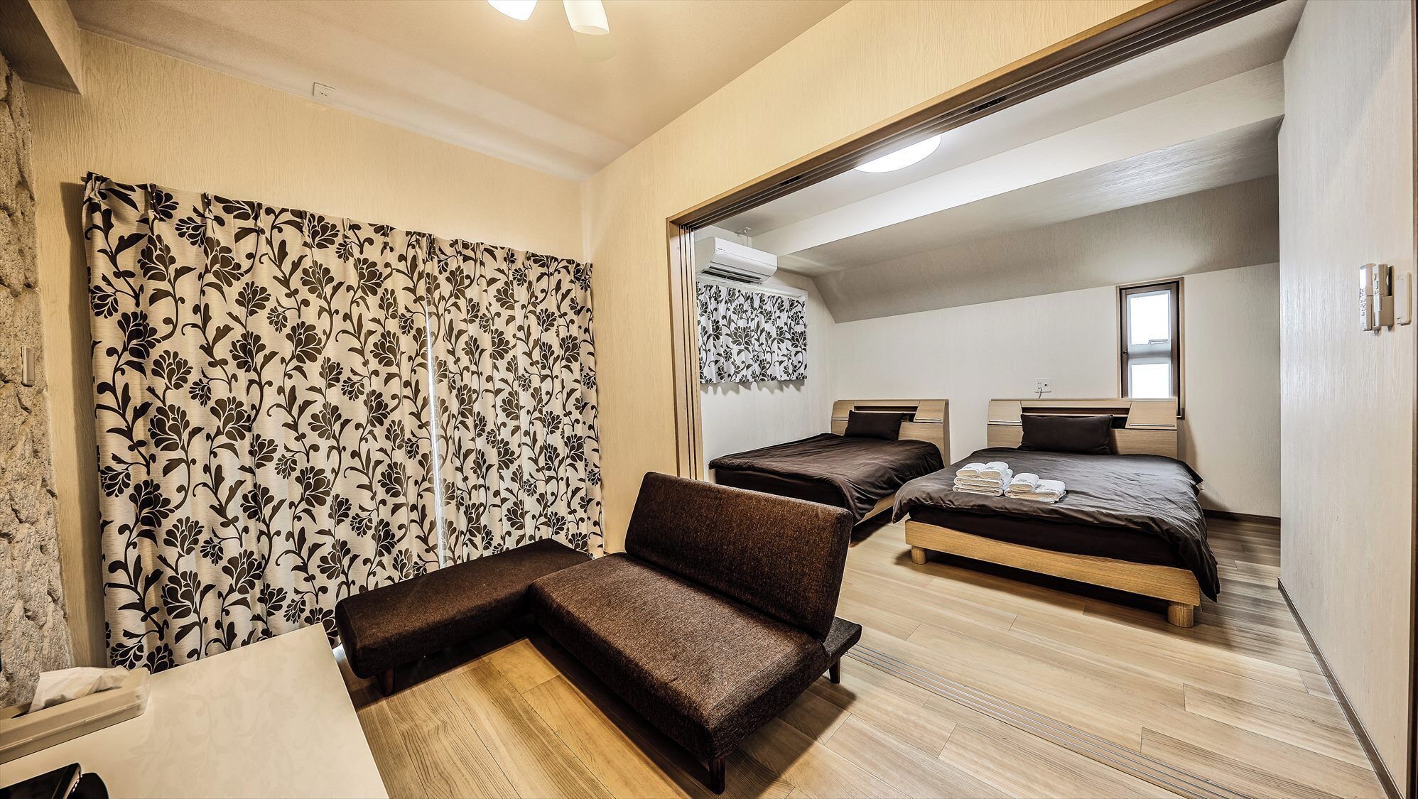 Desk, laptop workspace, iron/ironing board, free WiFi