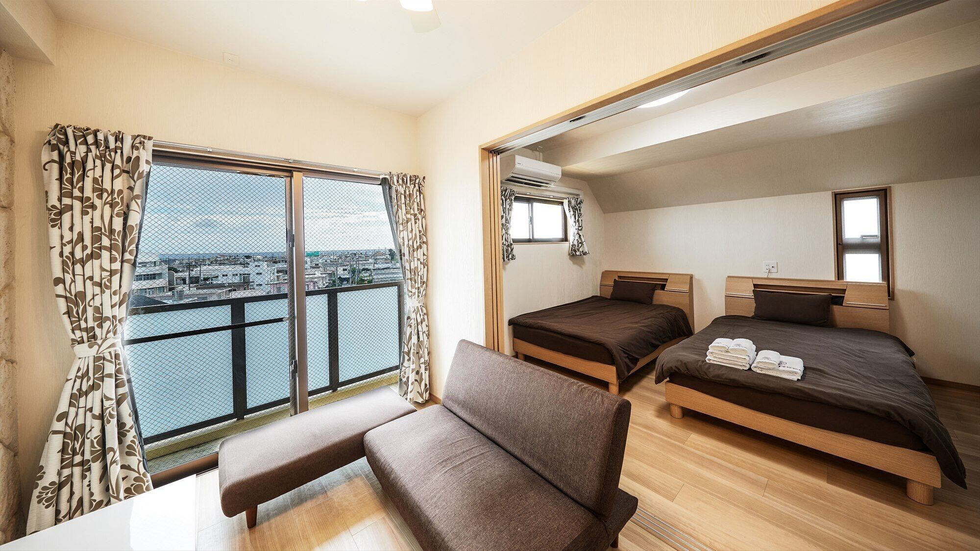 Desk, laptop workspace, iron/ironing board, free WiFi