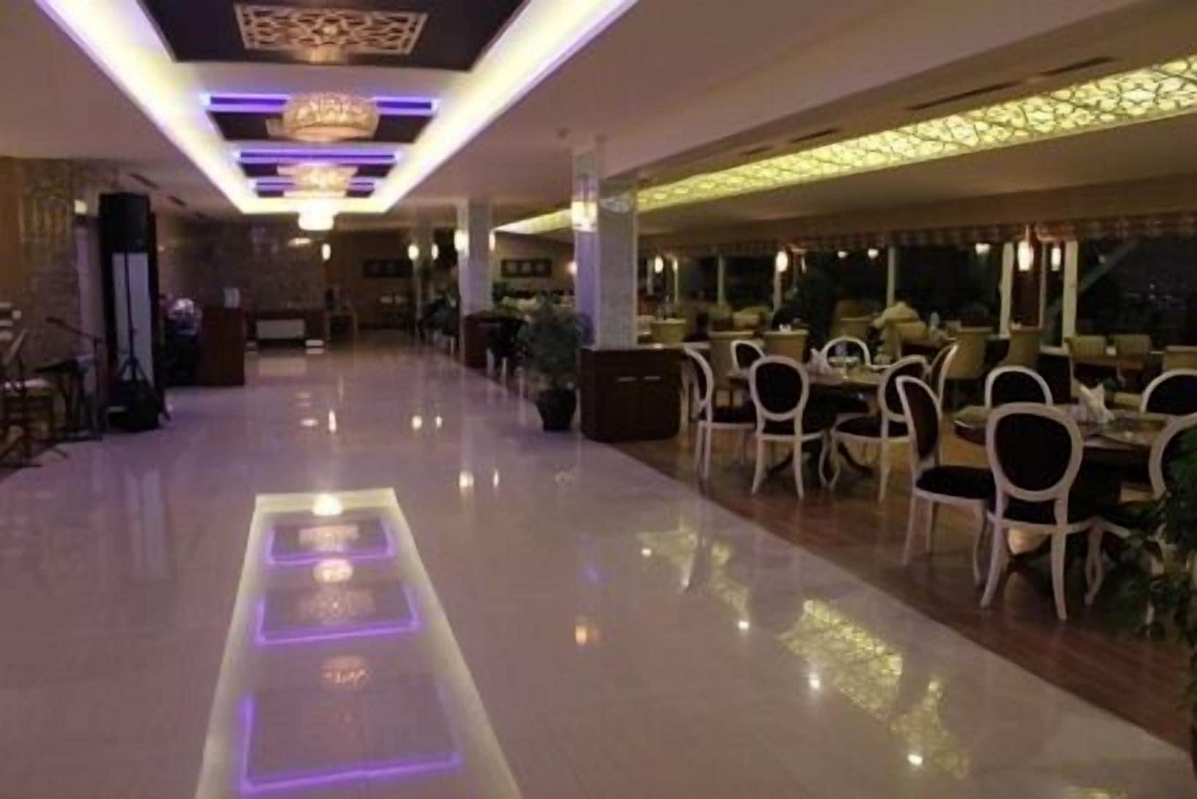 2 间餐厅，供应早餐、午餐和晚餐，土耳其菜