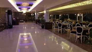 2 restaurants, breakfast, lunch, dinner served; Turkish cuisine