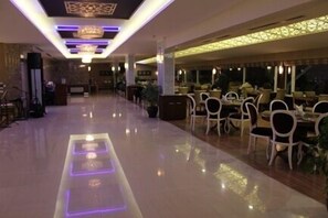 A spacious hotel lobby with a polished floor, modern lighting fixtures, and a long corridor leading to dining areas. - Sivas Buyuk Hotel (Sivas)