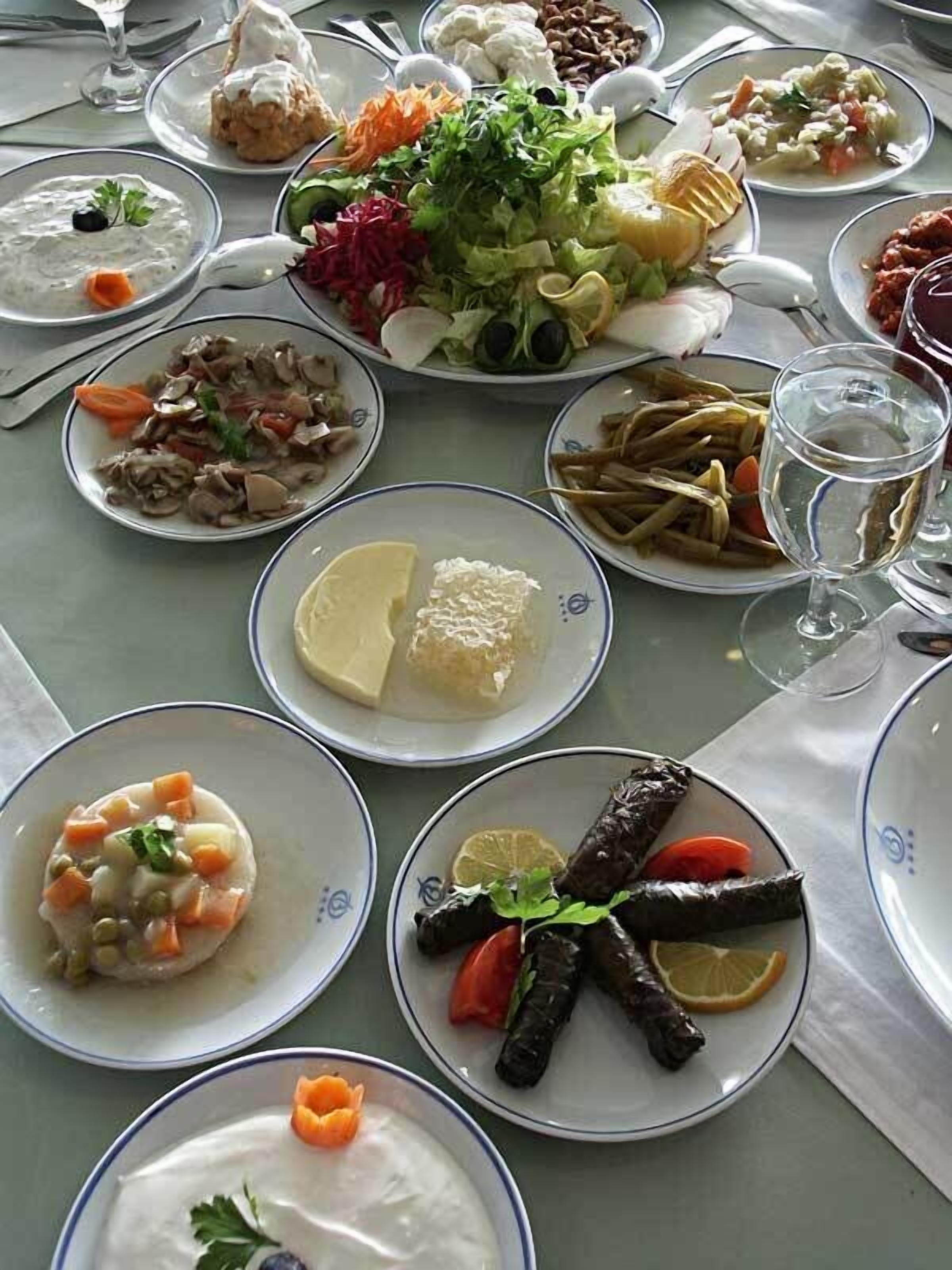 2 restaurants, breakfast, lunch, dinner served; turkish cuisine