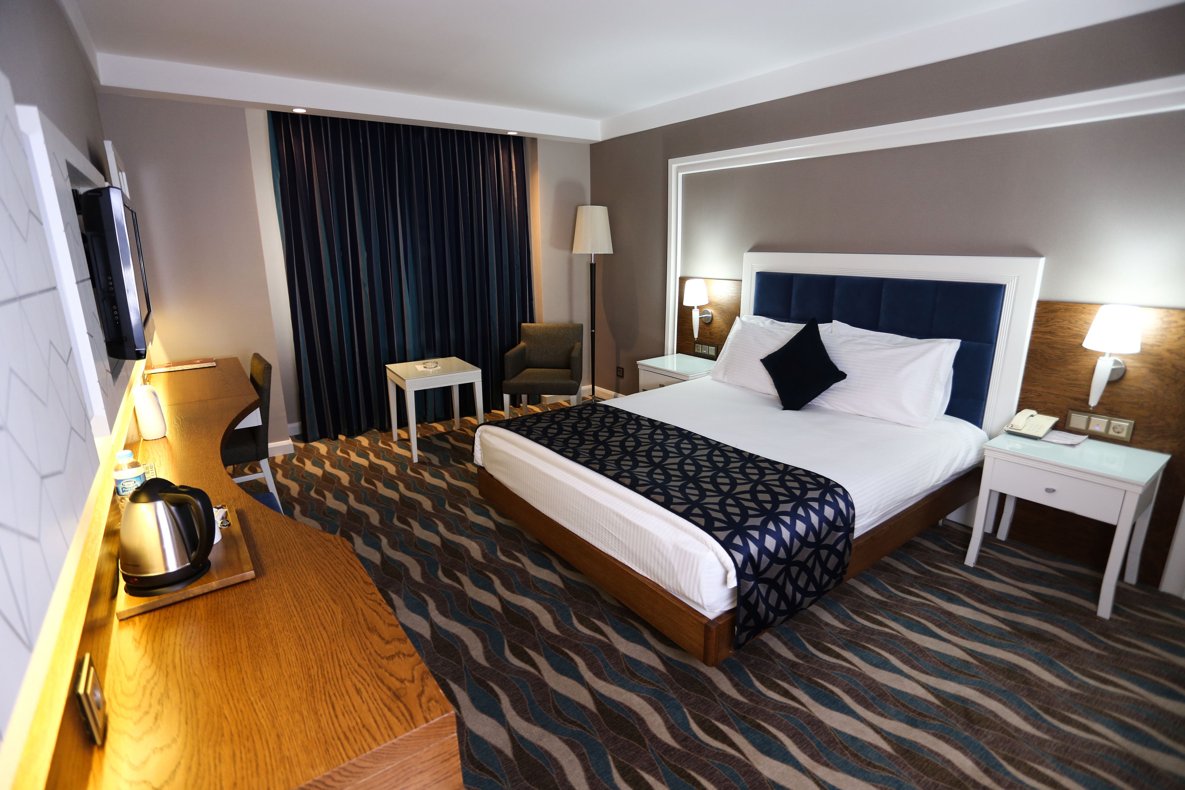 standard double or twin room, 1 double bed, city view | 1 bedroom, minibar, in-room safe, desk