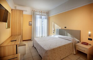 Comfort Double or Twin Room | Desk, free WiFi, bed sheets - Salus (Montecatini Terme)