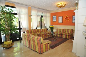 Sala de estar en el lobby