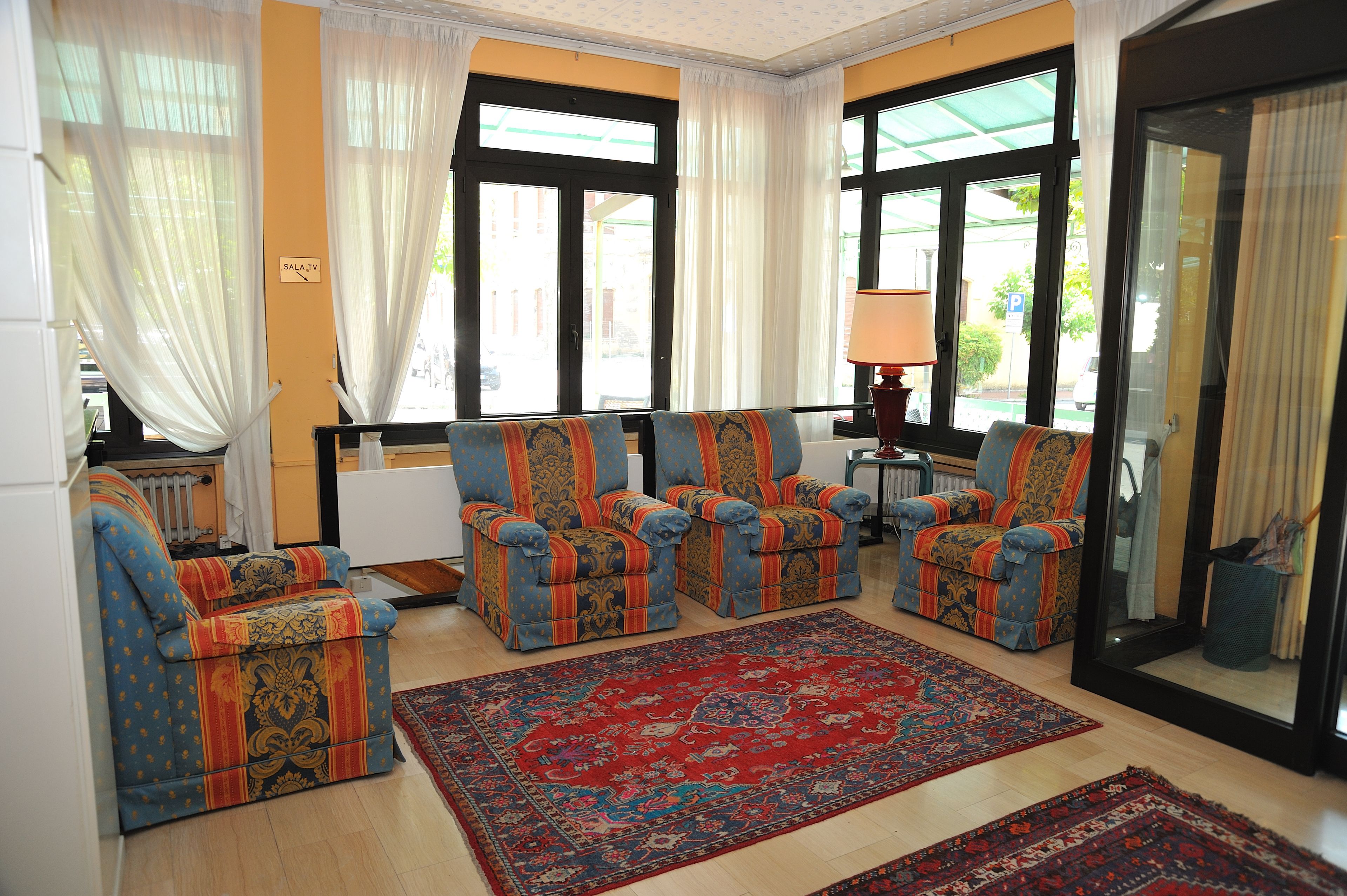 Coin salon dans le hall