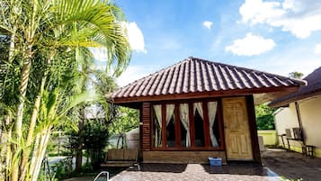 Wood House | Rollaway beds, free WiFi