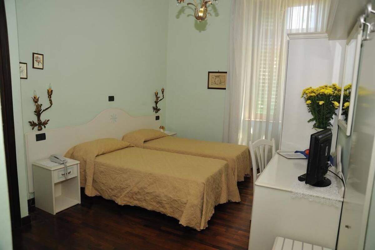 Desk, laptop workspace, WiFi (free), bed sheets