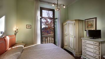 Economy Double or Twin Room | Desk, laptop workspace, free WiFi, bed sheets