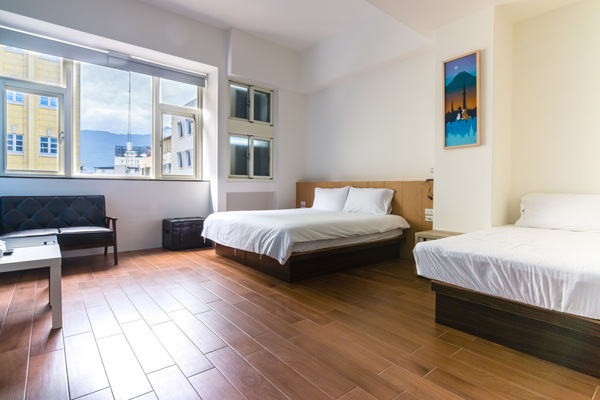 Deluxe Triple Room | Desk, blackout drapes, rollaway beds, free WiFi